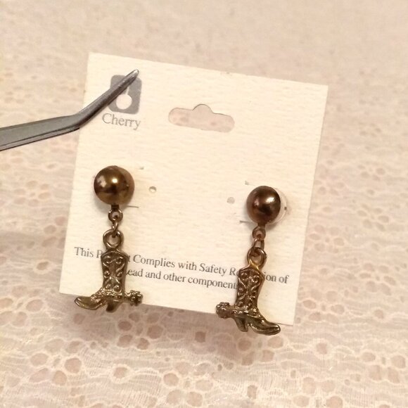 Vintage Dainty Cowgirl Boot Gold Tone Dangle Drop Earrings Timeless VTG Jewelry - Picture 3 of 6